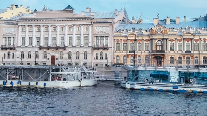 Самолёт из Челябинска не может сесть в Санкт-Петербурге