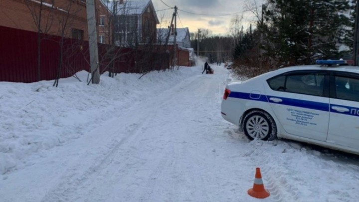 Погрузчик наехал на 16-летнего подростка в Новосибирске