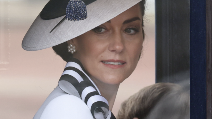 Секрет - в платье: Кейт Миддлтон прибегла к хитрости во время выхода на публику