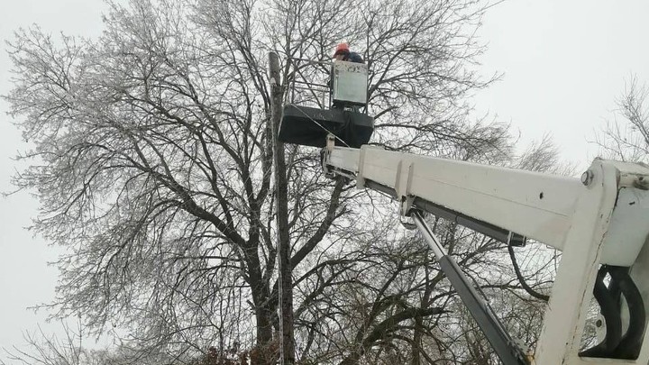 Электроснабжение большинства пострадавших от непогоды нижегородцев обещают восстановить до конца дня