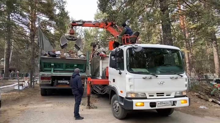 С начала года с читинских кладбищ вывезли более 2 тысяч кубометров мусора