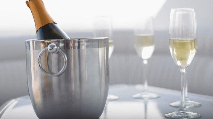 Запрет на поставки шампанского в Россию отменён: Во Франции объяснили решение