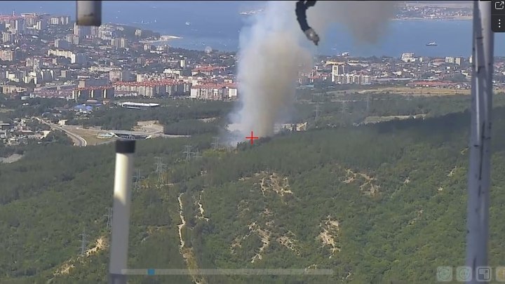 В Геленджике из-за обрыва проводов загорелся лес на площади 500 кв. м.