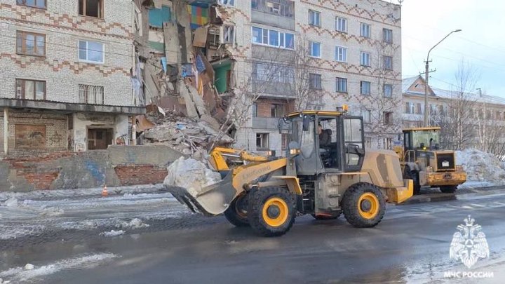 Рухнуло полдома. Страшно!: Обрушение общежития в Печоре - люди жаловались не один раз