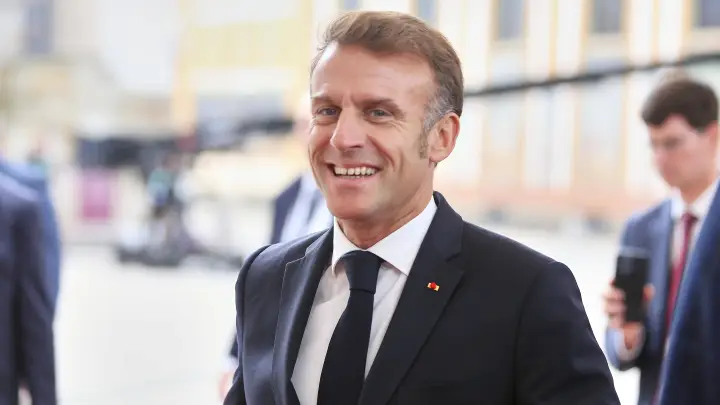 Макрон публично дал пощёчину премьеру Албании. И засмеялся