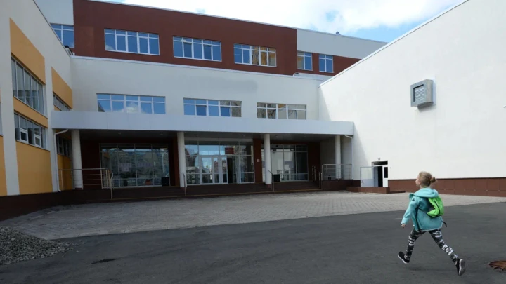 В школах России уже внедряют биометрию. Чем мы рискуем?