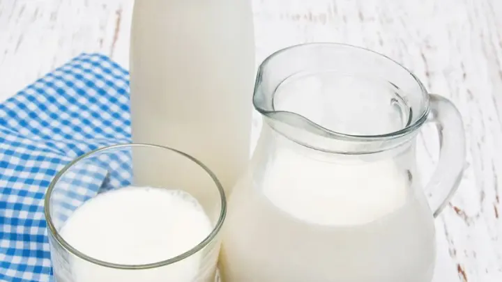 Врач Хан объяснил ценность жидкости в йогурте: это не брак, а «золото»