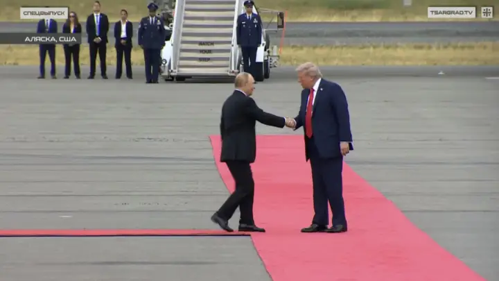 Трамп кивает, Путин смеётся - в Киеве плачут: Видео из Анкориджа. Это и есть тет-а-тет, которого все ждали