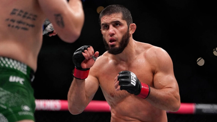 Махачев после победы над Гэрри заявил, что останется в UFC еще на много лет