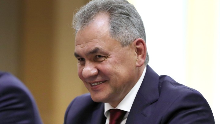 Чихнуть хочется: Шойгу сразу в самолёте сдал тест на коронавирус после Сирии