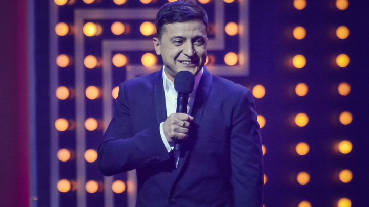 Это русские!: Зеленский отработал номер перед Шольцем на награждении в ФРГ