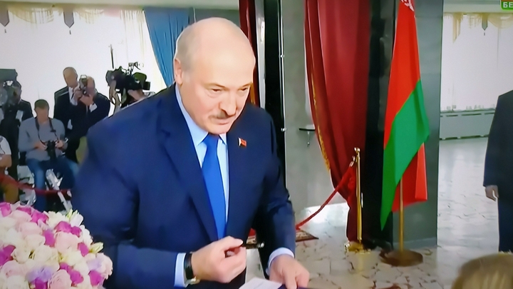 Сбежавший из Белоруссии Лукашенко нашёлся в Минской области. Что скажет Ходорковский?