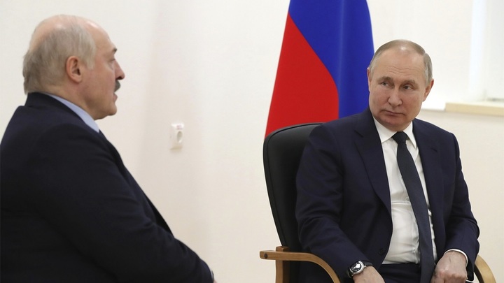 Саша, бесполезно: Лукашенко рассказал о разговоре с Путиным во время мятежа