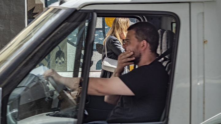 Сотни грузовиков стоят в очереди на выезде из России. Во Владикавказе сообщили о проблеме