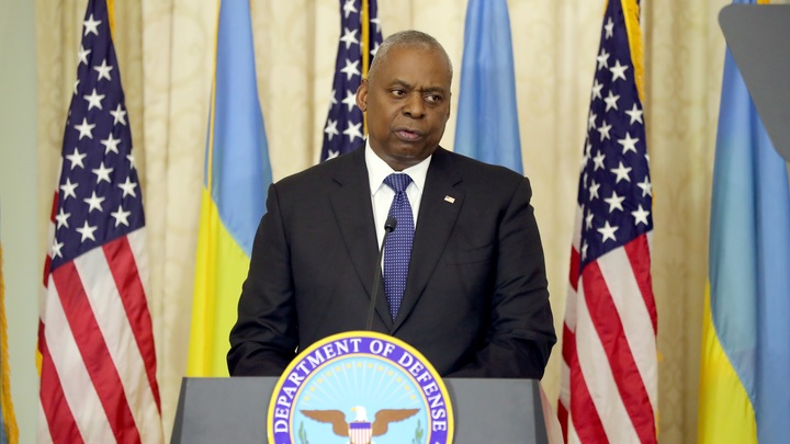 Главе Пентагона задали в Киеве неудобный вопрос: Где деньги?