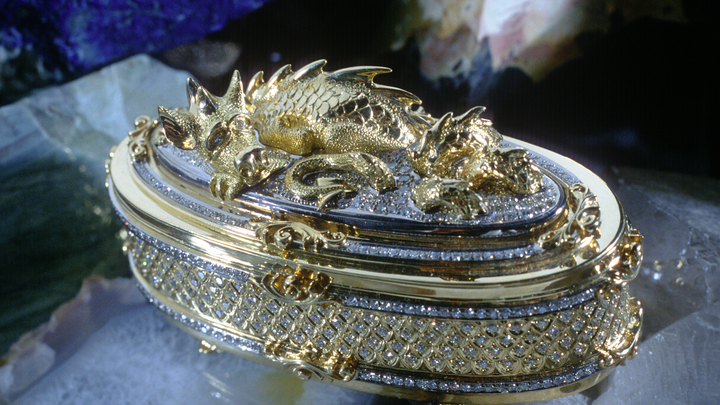 Драгоценные подарки чиновников уйдут в Гохран. Но можно выкупить