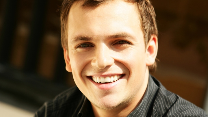 Увезла сына, уехала сама: Супруга оставила парализованного актёра Алексея Янина