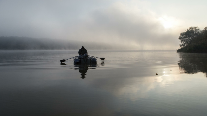 Двое суток на необитаемом островке: Челябинские спасатели нашли 82-летнего робинзона