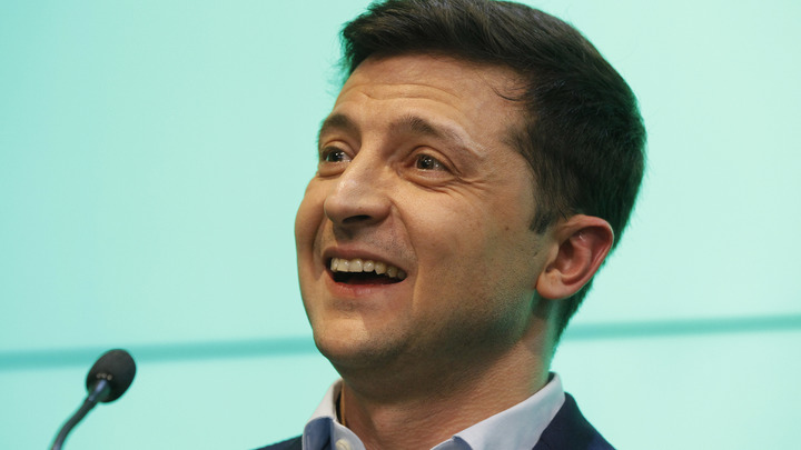 Журналист Зарубин поделился кадрами усмехающегося Зеленского на фоне слов Путина о мире