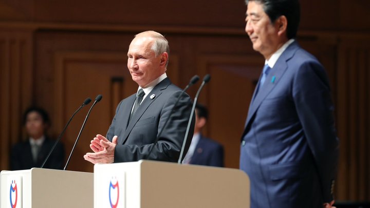 Приедет на 75-летие Победы за Курилами? Синдзо Абэ готов ехать в Москву. Эксперт рассказал о главной его цели