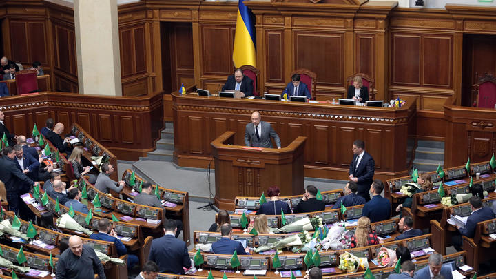 Рановато: Новый украинский министр занял кресло Зеленского
