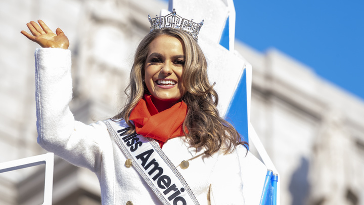 Америка повернулась голой попой