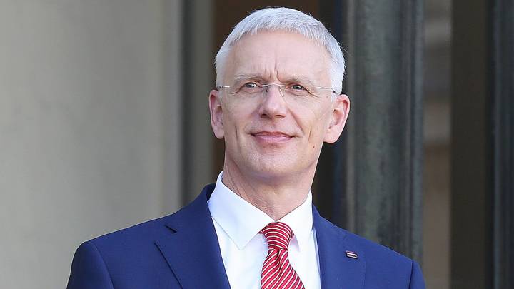 Раскол в Латвии: Премьер Кариньш передумал и уходит в отставку