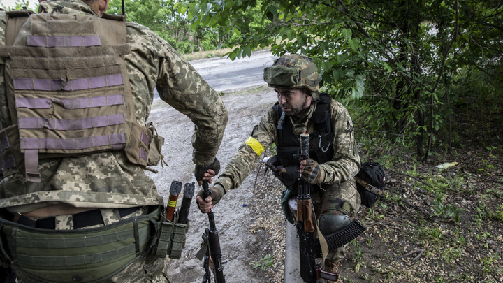 Украинские военные передумали идти на Херсон — военный аналитик
