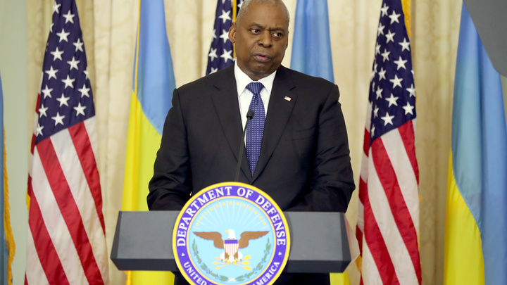 Приехал оценить адекватность Зеленского: Глава Пентагона неожиданно нагрянул в Киев