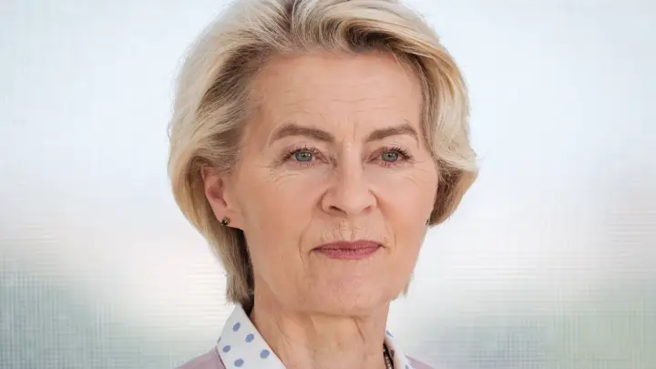 Орбан необычно намекнул фон дер Ляйен, что пора в отставку