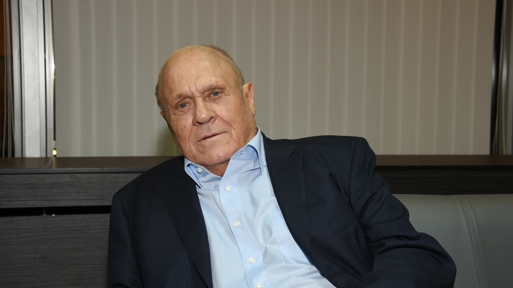 Неразгаданная загадка Меньшова: В фильме Москва слезам не верит нашли странного персонажа