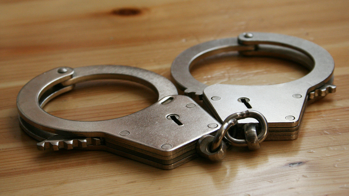 В Одинцово полиция задержала курьера за помощь телефонным мошенникам
