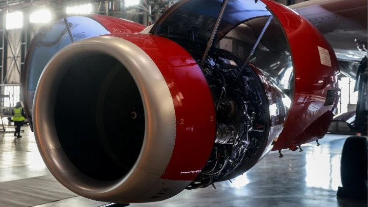 Опасные дефекты: У самолётов SSJ-100 обнаружили недостатки в конструкции фюзеляжа