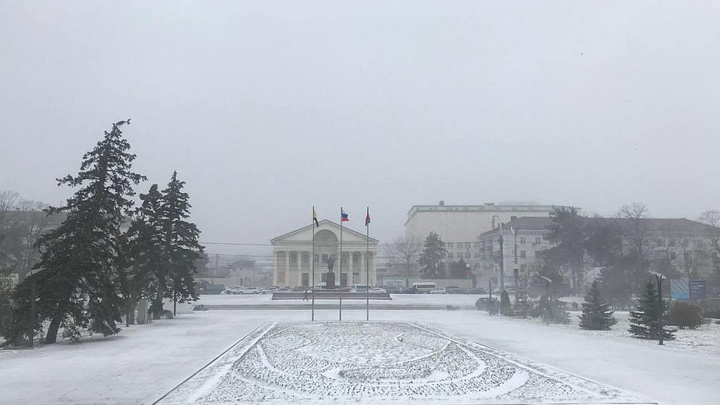 В Новороссийске второй день бушует сильный ветер