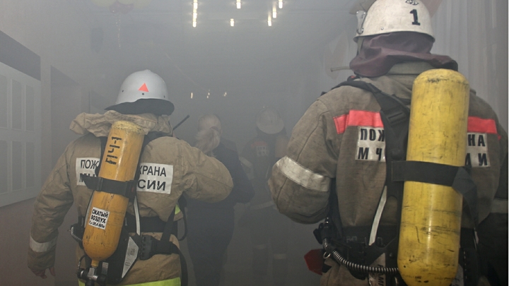 В Петербурге подожгли квартиру с двумя маленькими детьми