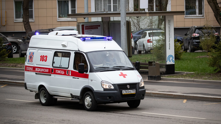 Скотские условия: Врач скорой помощи пожаловался на мизерные доплаты за работу с коронавирусом