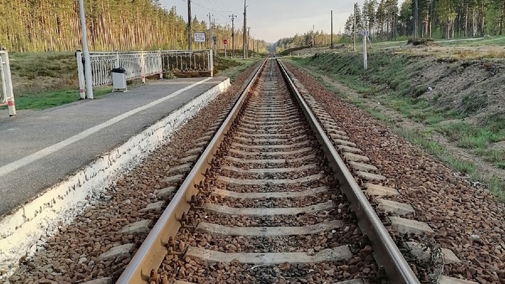 Заставил молчать переломавшего ноги об рельсы работника: в чём обвиняют дорожного мастера из Выборга