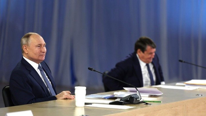 Запрет на иностранные слова в рекламе и СМИ поддержит Владимир Путин