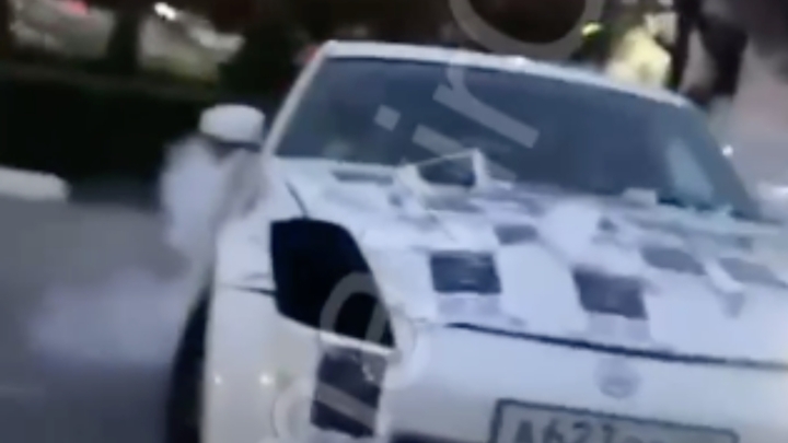 В центре Армавира event-менеджера задержали за дрифт на Nissan с рекламой вечеринки