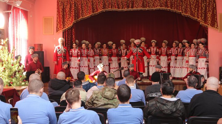 Кубанский казачий хор дал концерт в военном госпитале