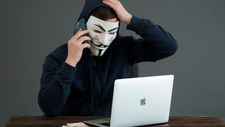 Юрист предупредил о притворяющихся сотрудниками ФСБ мошенниках