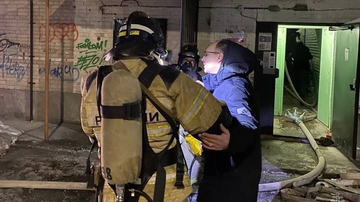 Эвакуировали взрослых и детей: пожар в доме Челябинской области