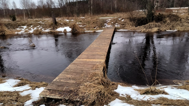 В Бурятии прорвало временную дамбу при строительстве пешеходного моста