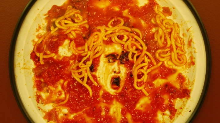 «Кетчуп» НАТО: Взрыв арсенала в Киеве пытались выдать за гуманитарную катастрофу