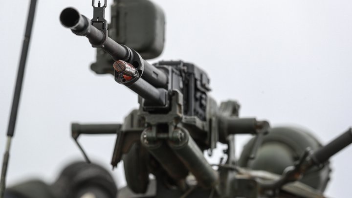 Живой щит: Украинские боевики прикрываются мирными жителями в ЛНР