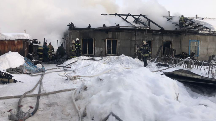 У погибшей в пожаре под Новосибирском женщины остались трое детей-школьников