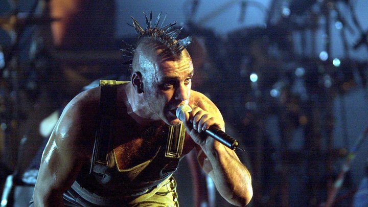 Суд обязал солиста Rammstein выплатить 67 млн рублей за отмену концерта в Твери
