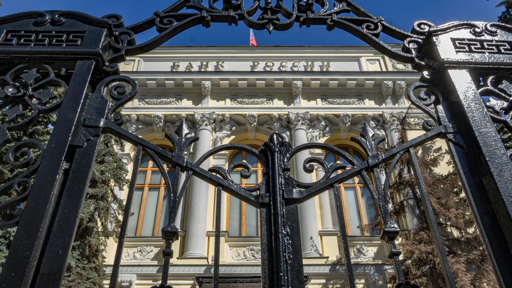 Проверять будем в любом случае: ЦБ заподозрил Тинькофф и Яндекс в инсайдерской торговле