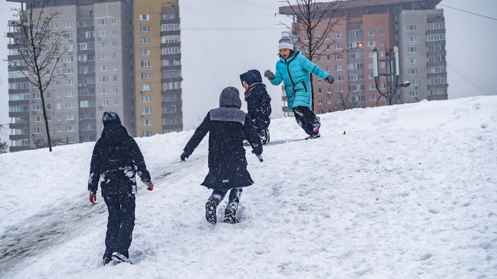 В реанимацию всё чаще попадают малыши: Врачи обеспокоились вспышкой COVID среди детей