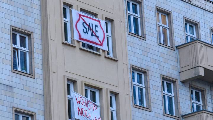 С пометкой срочно: жёны и подруги стали чаще продавать квартиры в Петербурге по доверенности